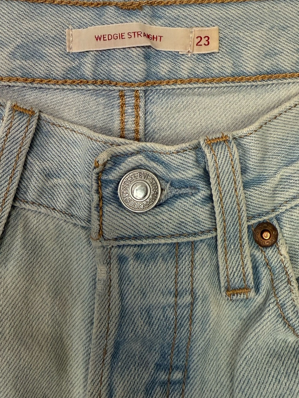 Levi’s Wedgie Straight Light Wash Destroyed Jeans - Size 23W/26L